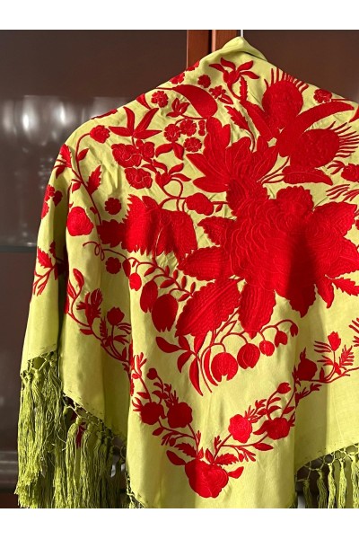 Mantoncillo de flamenca IMPERIOSO lima y rojo, artesanal, borlones