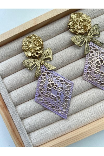 Pendientes ROMBITO dorado y lila, lazo, artesanales, exclusivos
