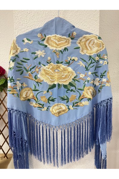 Mantoncillo azul celeste JARAL bordado beige, rejilla, flecado a mano