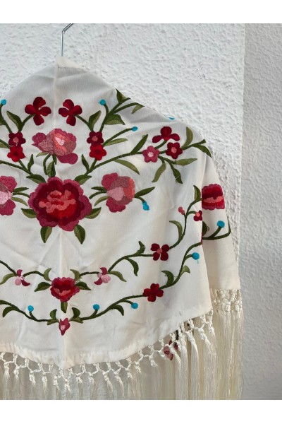 Mantoncillo blanco roto niña PEÑAFLOR, flecado a mano, borlones