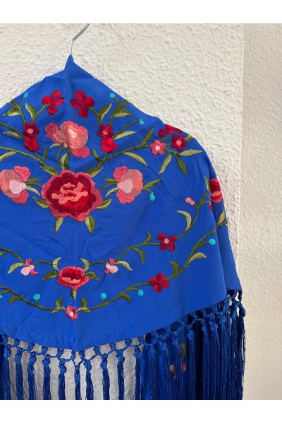 Mantoncillo PEÑAFLOR niña azulón, flecado a mano, borlones