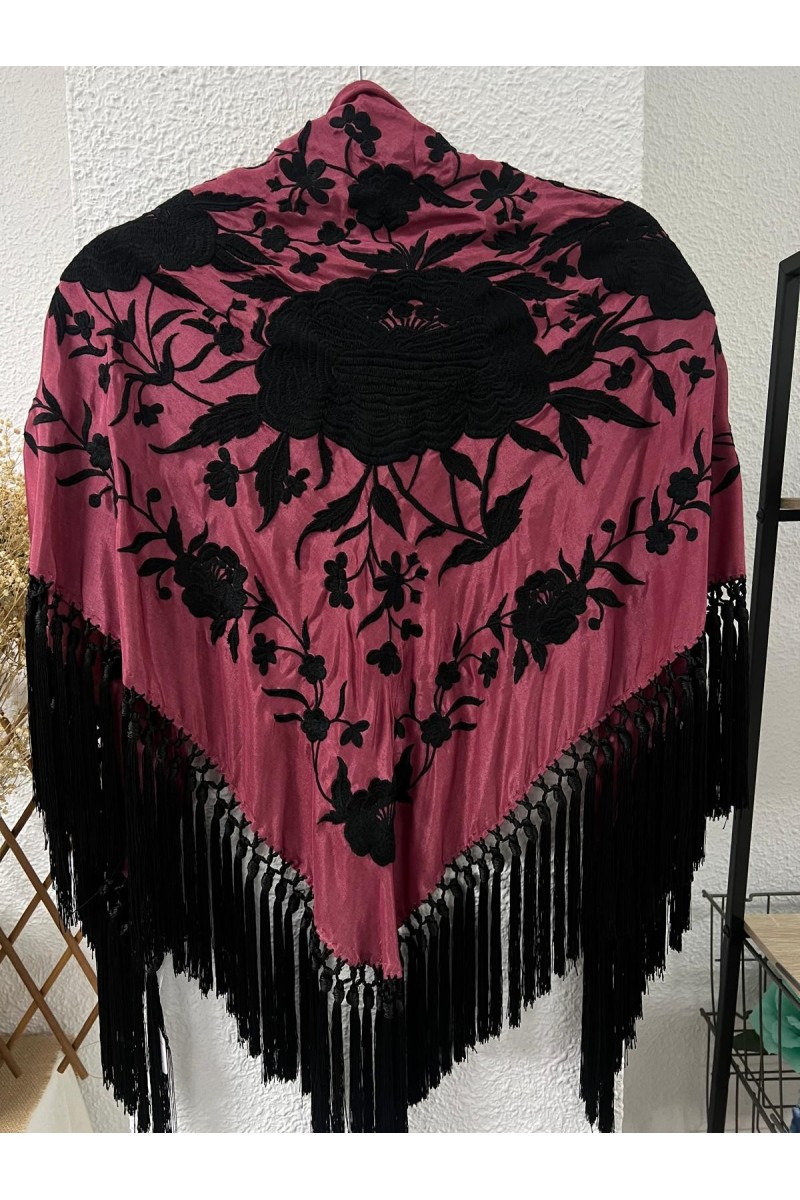 Mantoncillo de flamenca LUCERO vino y negro, artesanal, borlones