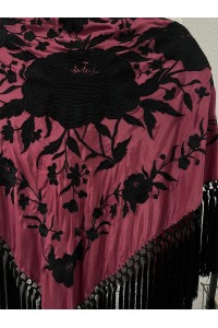 Mantoncillo de flamenca LUCERO vino y negro, artesanal, borlones