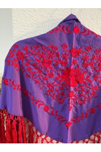 Mantoncillo de flamenca CASTAÑO morado y rojo flecado con borlones