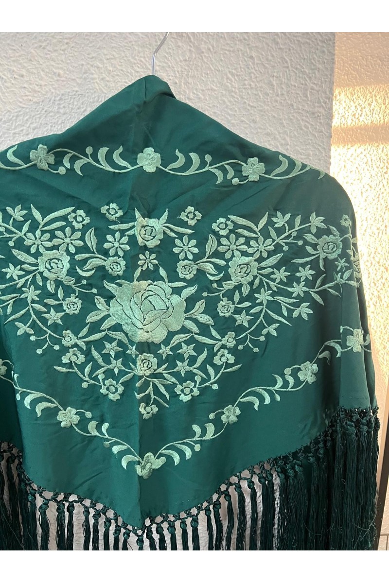 Mantoncillo CASTAÑO verde botella y menta, flecado a mano con borlón