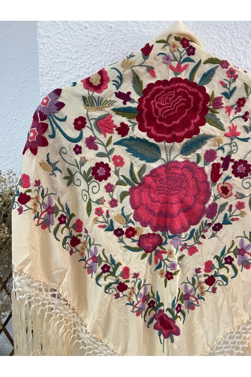 Mantoncillo de flamenca PORVENIR vainilla, granate,seda, artesanal Mantoncillo de flamenca PORVENIR vainilla, granate,seda, artesanal