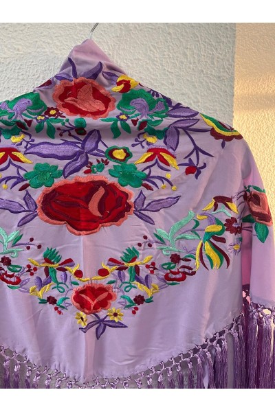 Mantoncillo de flamenca LAVANDA lila, flecado a mano, borlones
