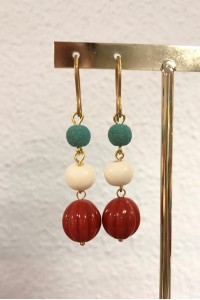 Pendientes dorados ROMERITO resina hueso, coral,turquesa. Hipoalerg