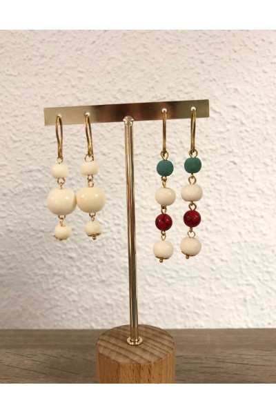 Pendientes dorados HUESITO resina tono hueso. Hipoalergenicos