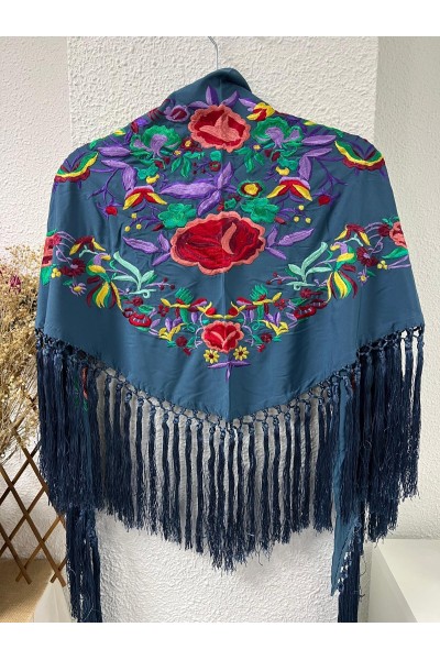 Mantoncillo de flamenca LAVANDA azul ducado, flecado a mano, borlones