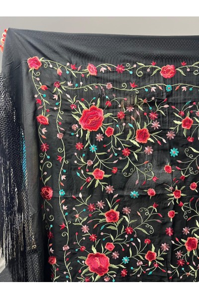 MANTÓN DE MANILA negro bordado rojo, fleco largo con esterilla