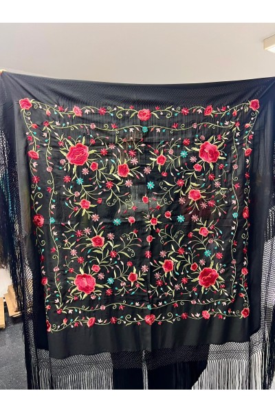 MANTÓN DE MANILA negro bordado rojo, fleco largo con esterilla