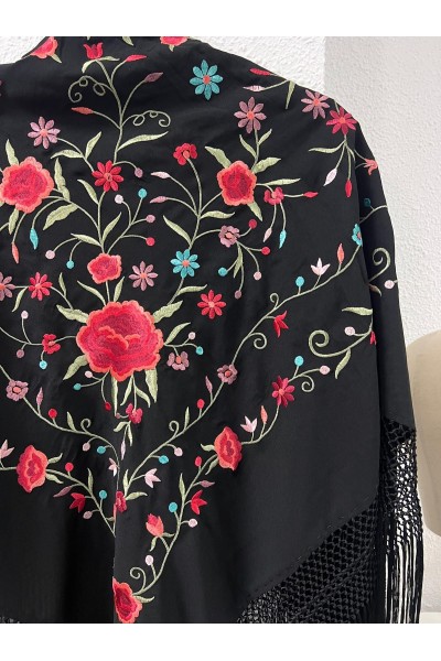 MANTÓN DE MANILA negro bordado rojo, fleco largo con esterilla