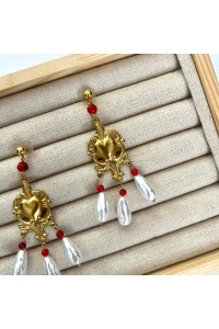 Pendientes CUORE, dorados con lágrimas de perlas, detalles coral