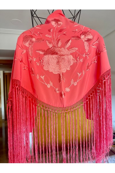Mantoncillo de flamenca ROSALEDA coral al tono, flecado a mano