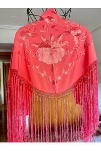 Mantoncillo de flamenca ROSALEDA coral al tono, flecado a mano