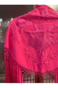 Mantoncillo ROSALEDA fuxia, bordado al tono, crespón, flecado a mano