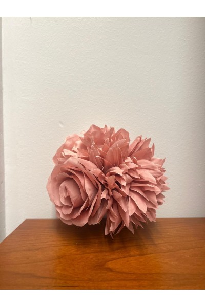 Ramillete ROCÍO rosa nude, de tela con rosas, dalias y hortensias