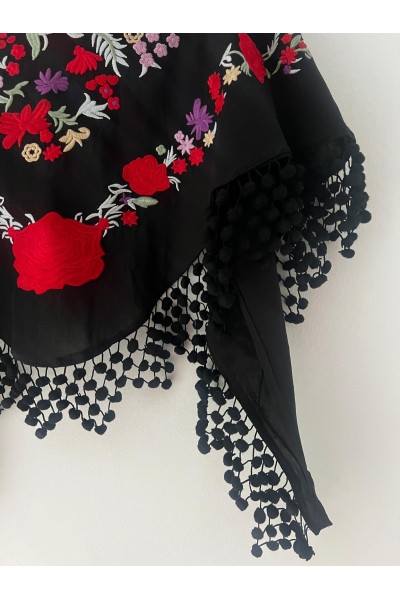 Mantoncillo de flamenca REVUELO negro, rojo, algodón, con madroños