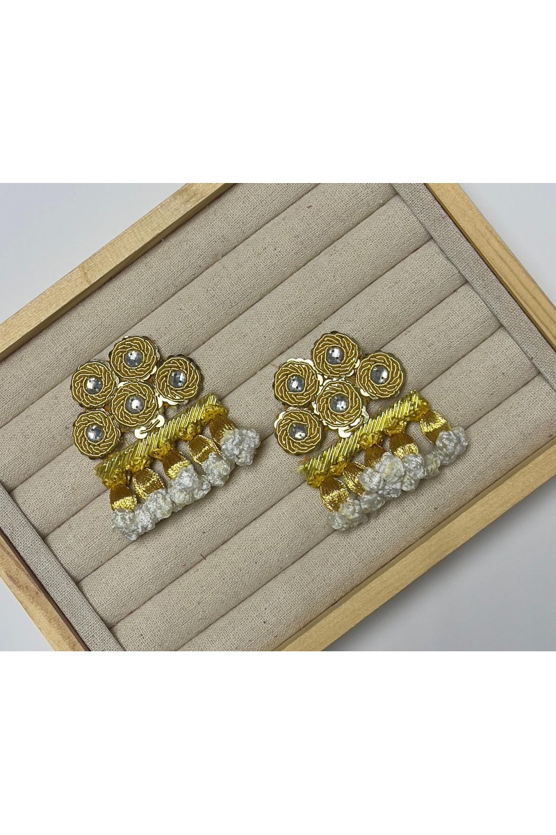 Broche ALAMARES dorado y blanco con hilo de seda