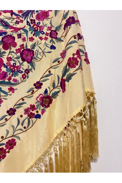 Mantoncillo de flamenca amarillo vainilla, rosa fuxia, seda, borlón