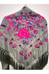Mantoncillo de flamenca verde jabonoso, rosa fuxia, seda, borlón