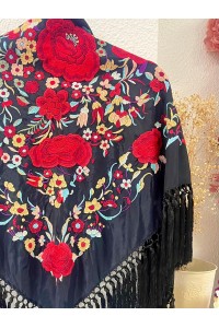 Mantoncillo de flamenca ROSASROJAS negro, flecado artesanal borlones