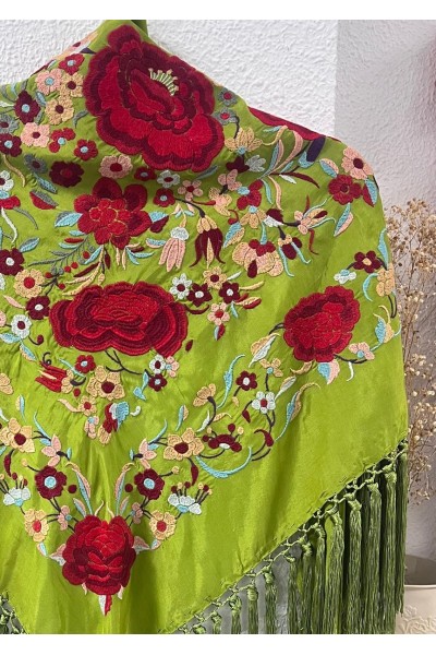 Mantoncillo de flamenca ROSASROJAS verde oliva, flecado borlones