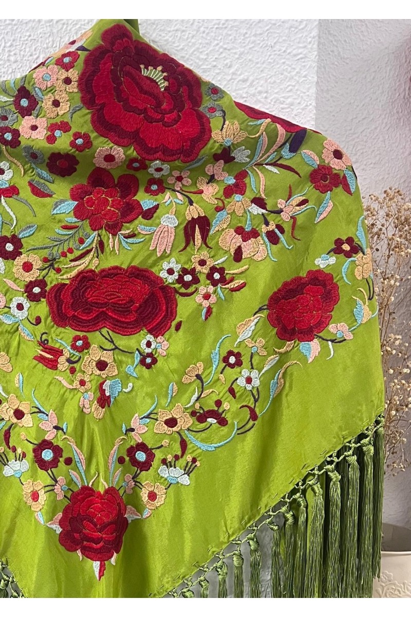 Mantoncillo de flamenca ROSASROJAS verde oliva, flecado borlones