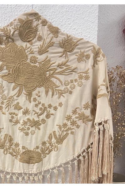 Mantoncillo de flamenca REVUELO beige tostad al tono, artesanal borlón