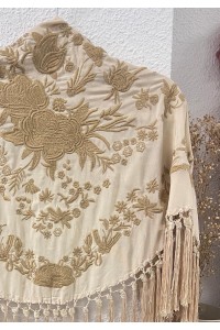 Mantoncillo de flamenca REVUELO beige tostad al tono, artesanal borlón
