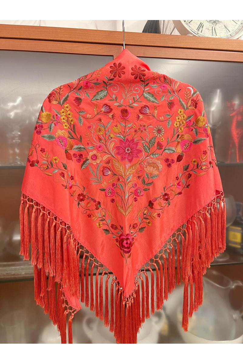 Mantoncillo PUREZA coral, seda, flecado artesanal borlones