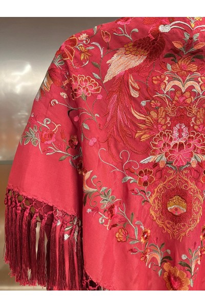 Mantoncillo HERENCIA granate, seda, flecado artesanal borlones