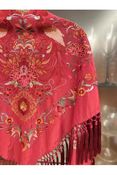 Mantoncillo HERENCIA granate, seda, flecado artesanal borlones