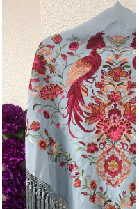 Mantoncillo HERENCIA azul celeste, seda, flecado artesanal borlones