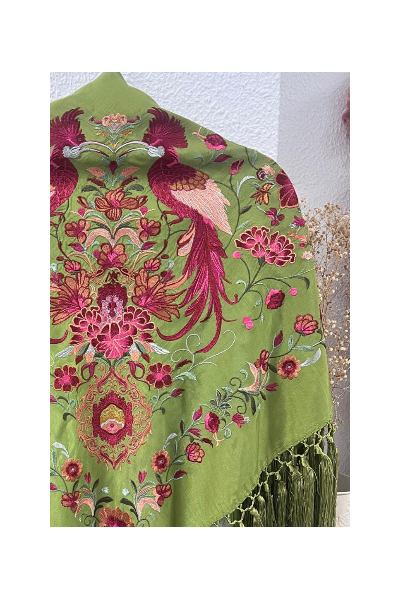 Mantoncillo HERENCIA verde oliva, seda, flecado artesanal borlones