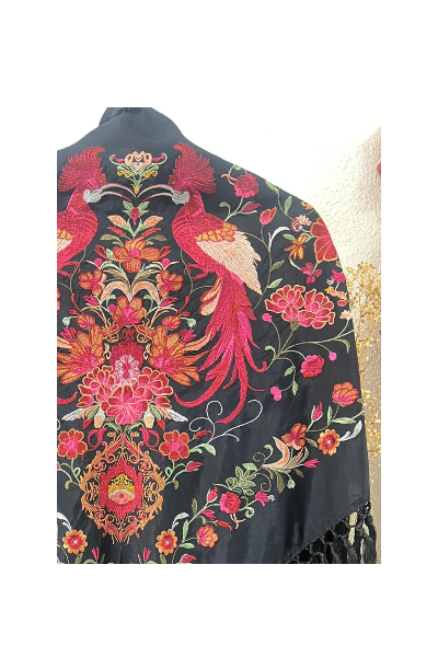 Mantoncillo HERENCIA negro, seda, flecado verde artesanal borlones