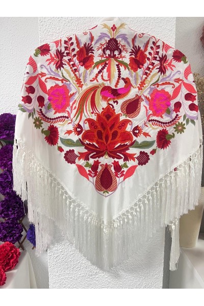 Mantoncillo LEGADO blanco, seda, flecado artesanal borlones