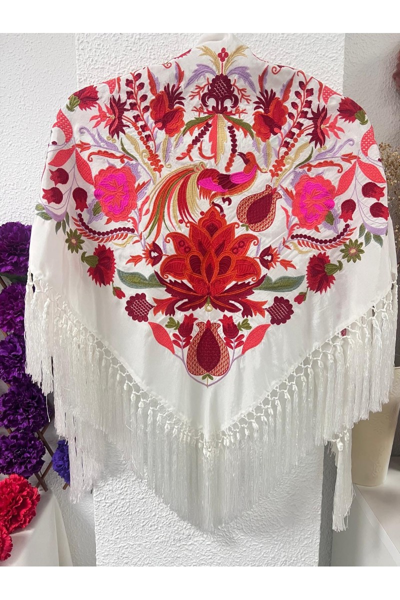 Mantoncillo LEGADO blanco, seda, flecado artesanal borlones