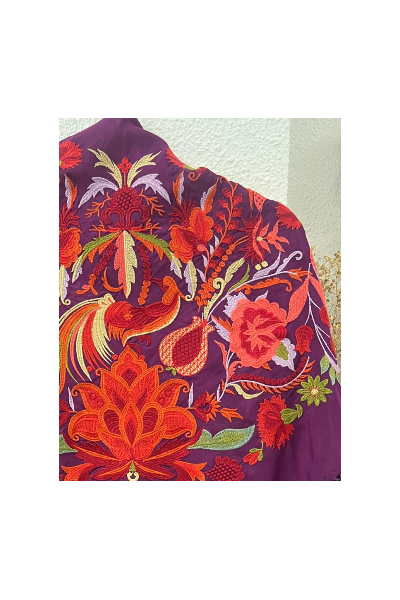 Mantoncillo LEGADO berenjena, seda, flecado artesanal borlones