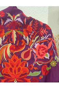 Mantoncillo LEGADO berenjena, seda, flecado artesanal borlones