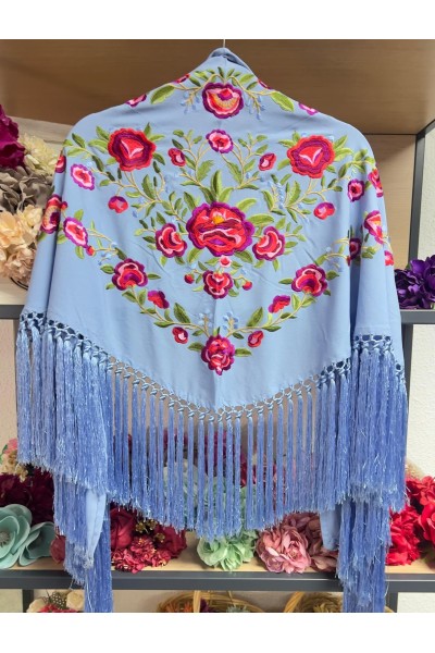 Mantoncillo PEONITA, azul celeste, bordados rojos, verdes, seda
