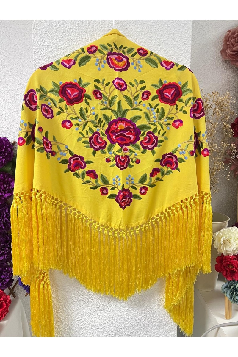 Mantoncillo PEONITA, amarillo bordados rojos, verdes, seda