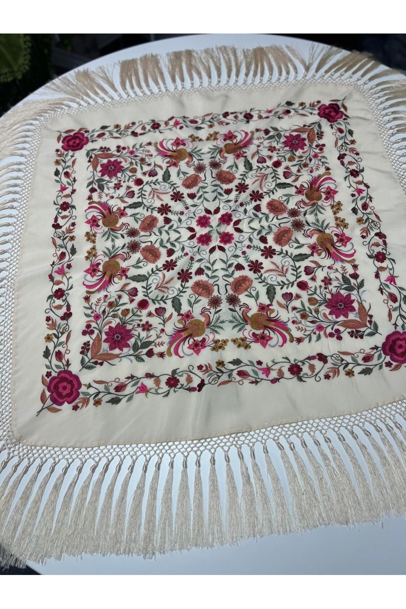 Mantoncillo cuadrado PUREZA blanco roto, seda bordado seda, artesanal