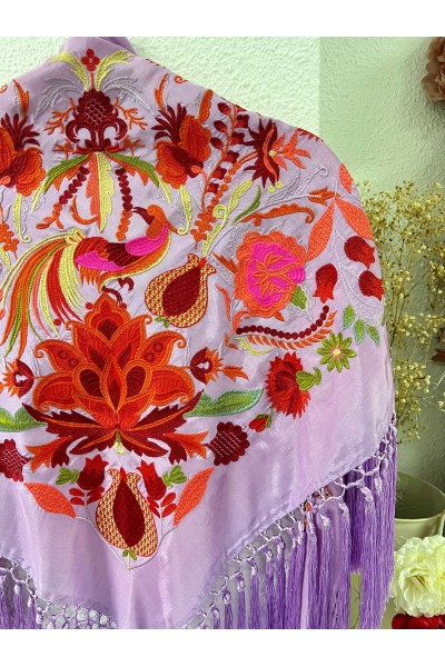 Mantoncillo LEGADO lila, seda, flecado borlón