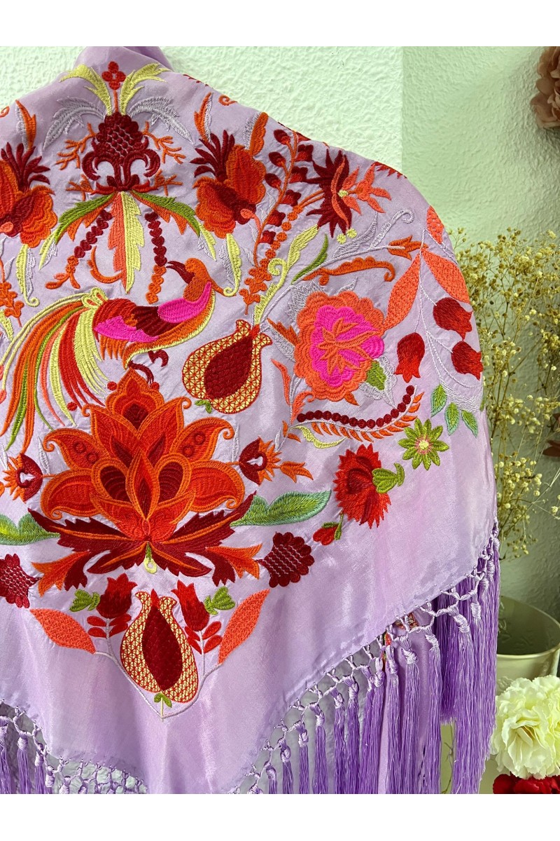 Mantoncillo LEGADO lila, seda, flecado borlón