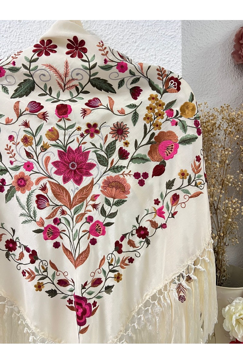 Mantoncillo PUREZA blanco roto, seda, flecado borlón