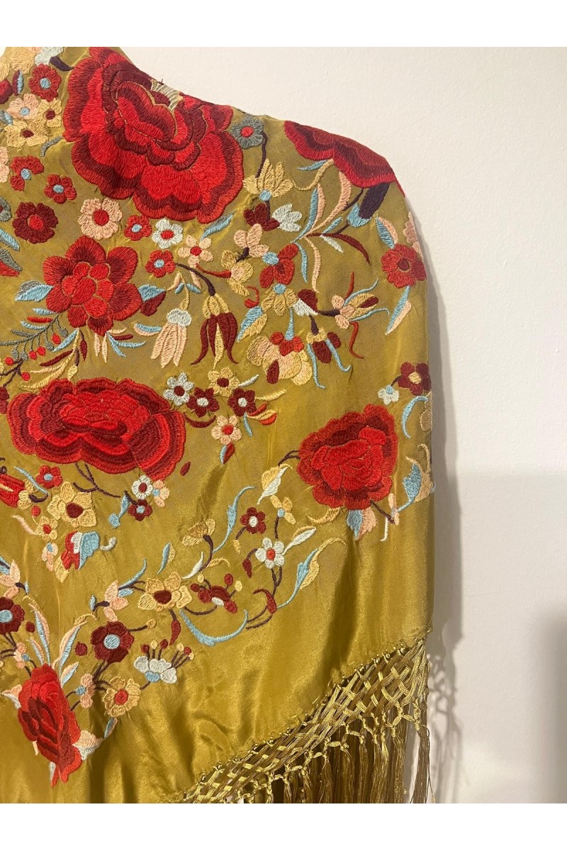 Mantoncillo ROSASROJAS oro viejo, bordado rojo, seda