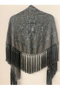 Mantoncillo de flamenca ANDALUCÍA tono gris plomo al tono con borlones