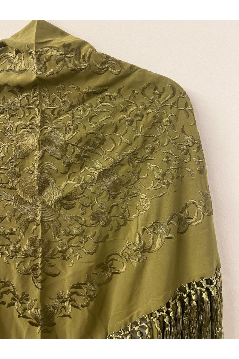 Mantoncillo de flamenca ANDALUCÍA verde seco caqui al tono,  borlones